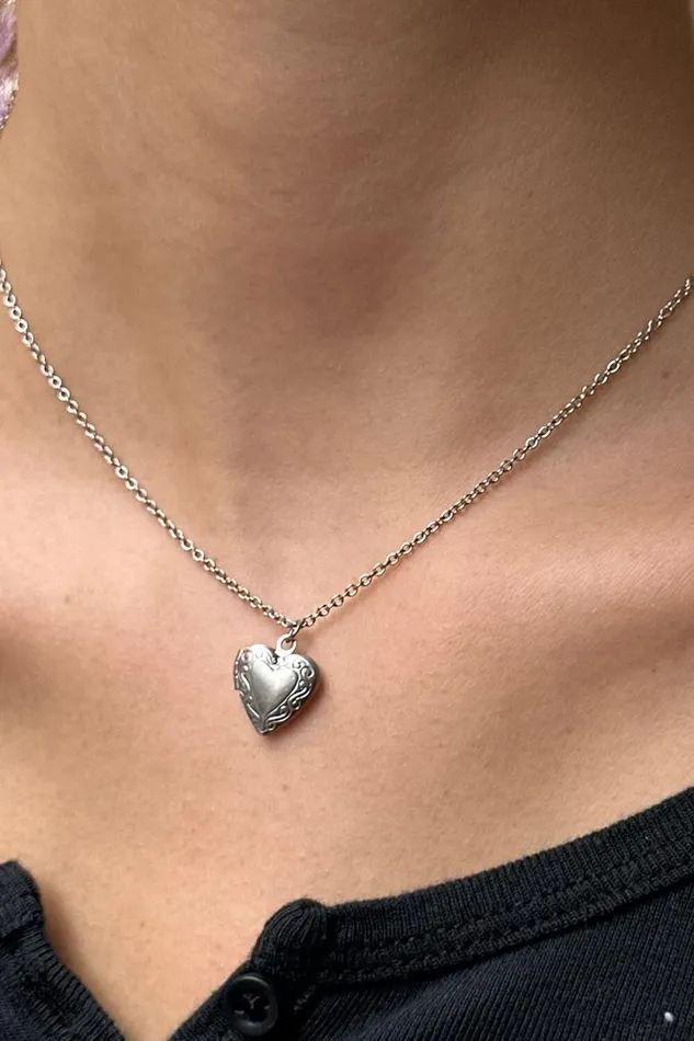 Brandy Melville Jewelry Stainless Steal Heart Locket Necklace Silver 8211 Women