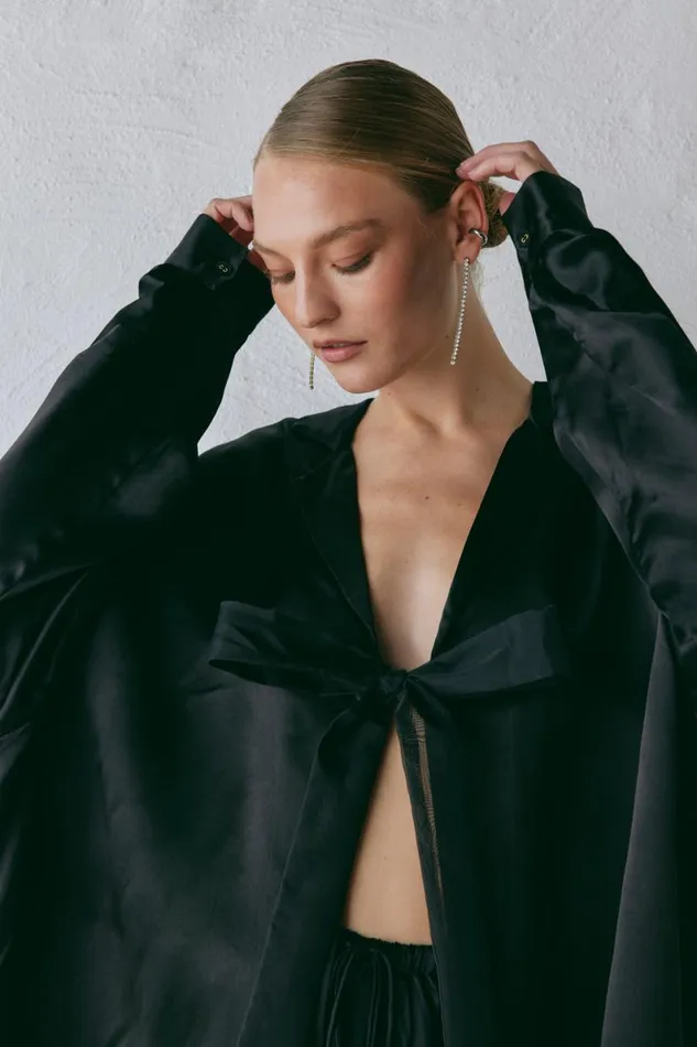 Long Sleeve Women VRG GRL Rae Satin Top Black Long Sleeve Women VRG GRL Rae Satin Top Black