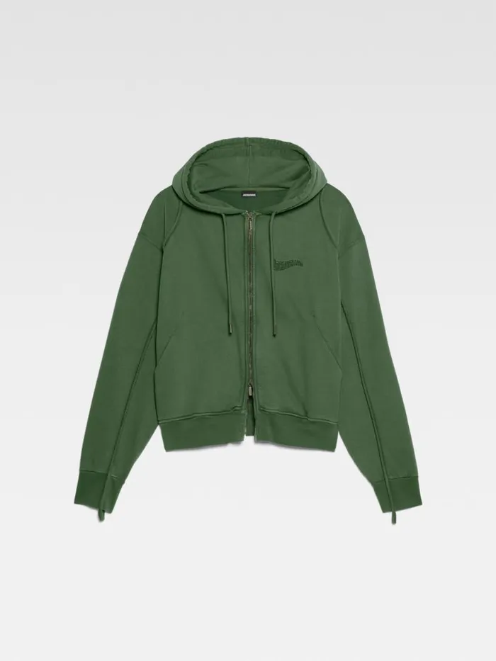 The Camargue Zipped Sweatshirt Dark Green Men JACQUEMUS Sweatshirts and Joggings The Camargue Zipped Sweatshirt Dark Green Men JACQUEMUS Sweatshirts and Joggings