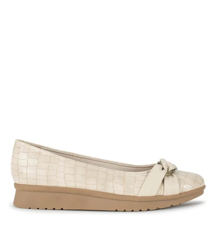 Women Baretraps Flats and Loafers Aurora Flat Milkyway Women Baretraps Flats and Loafers Aurora Flat Milkyway